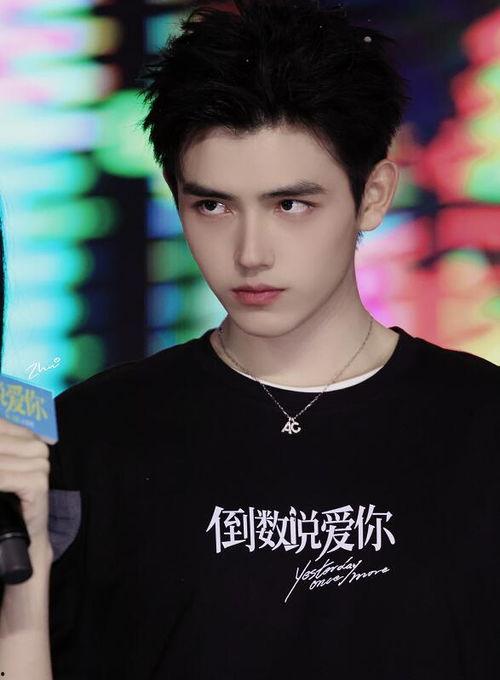 张小寒最新爆料知性女星,知性女星背后的故事与魅力